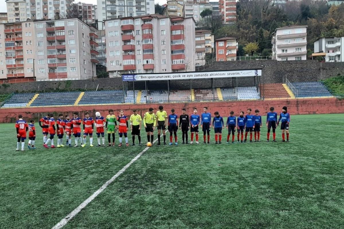 İmam Hatip Ortaokulu Bah&ccedil;eşehir Kolejini 4-3 ile eledi