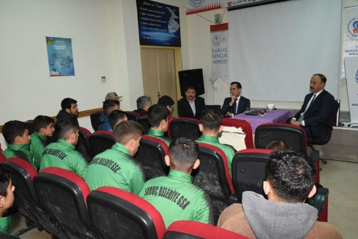 Vali Erin Suru&ccedil; Hokey Takımı oyuncularıyla buluştu