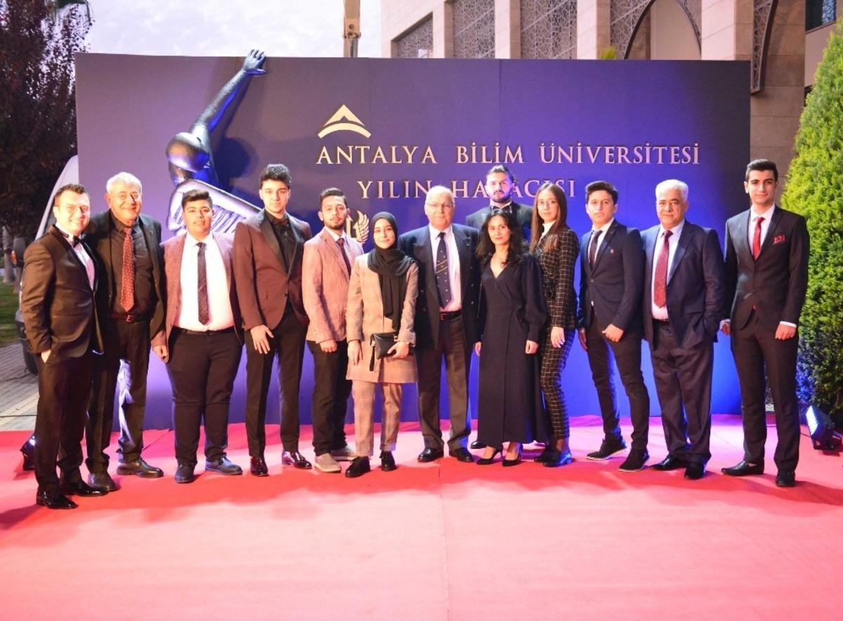 KTO Karatay &Uuml;niversitesine "Yılın Havacılık" etkinliğinde iki &ouml;d&uuml;l