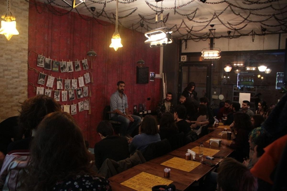 Şiirler bu kez sokak hayvanları i&ccedil;in okundu