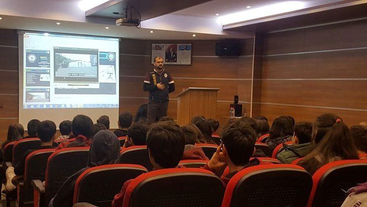 Uşak polisinden ‘Sanal Dünyada Güvende Miyiz’ semineri G2
