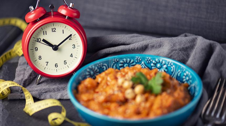 Aralıklı oru&ccedil; nedir, aralıklı oru&ccedil; diyetinin sağlığa olan etkileri nelerdir?