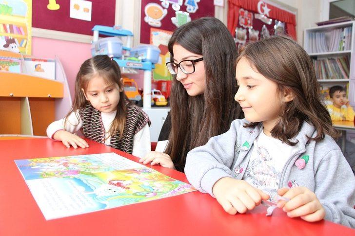 Liseli öğrenciler, minik öğrencilere kitap okudu G4