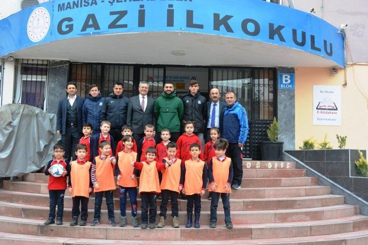 Yunusemre Gazi İlkokulu’nda genç yetenekler belirlendi G1