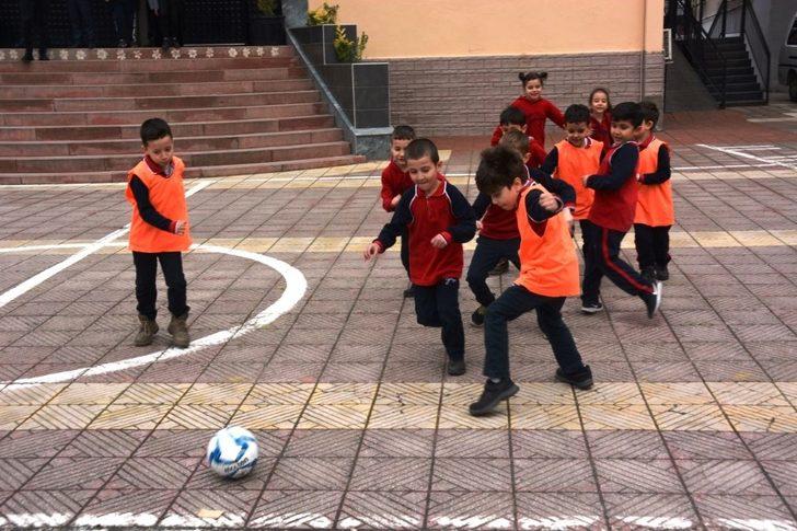 Yunusemre Gazi İlkokulu’nda genç yetenekler belirlendi G2