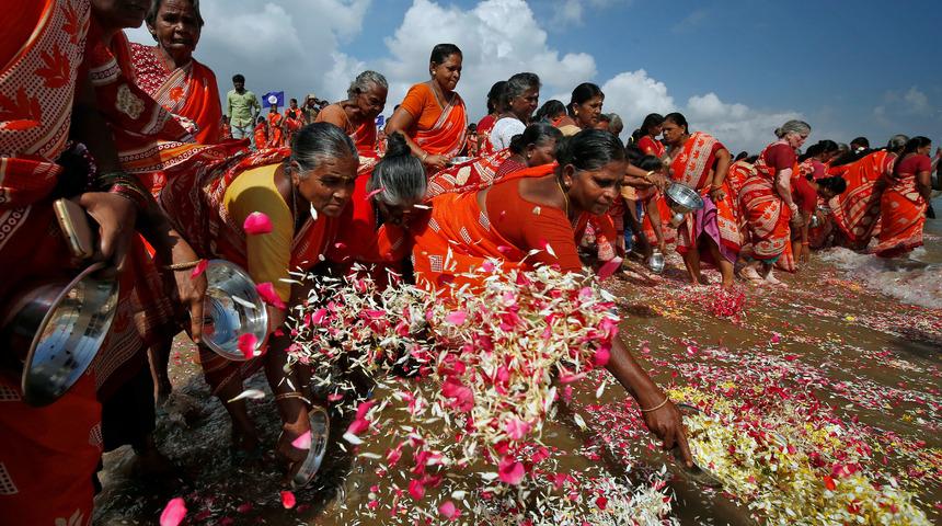 15. yıl dönümünde hayatını kaybeden 230 bin kişiyi anıılıyor