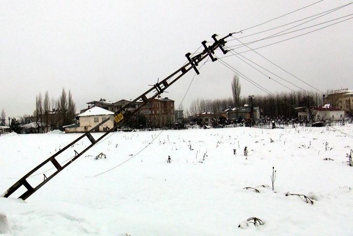 Karın etkisi altındaki Göksun'da 24 saati aşkın süredir elektrikler kesik (2) G1