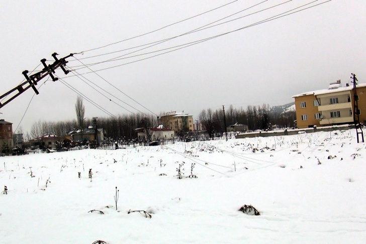 Karın etkisi altındaki Göksun'da 24 saati aşkın süredir elektrikler kesik (2) G2