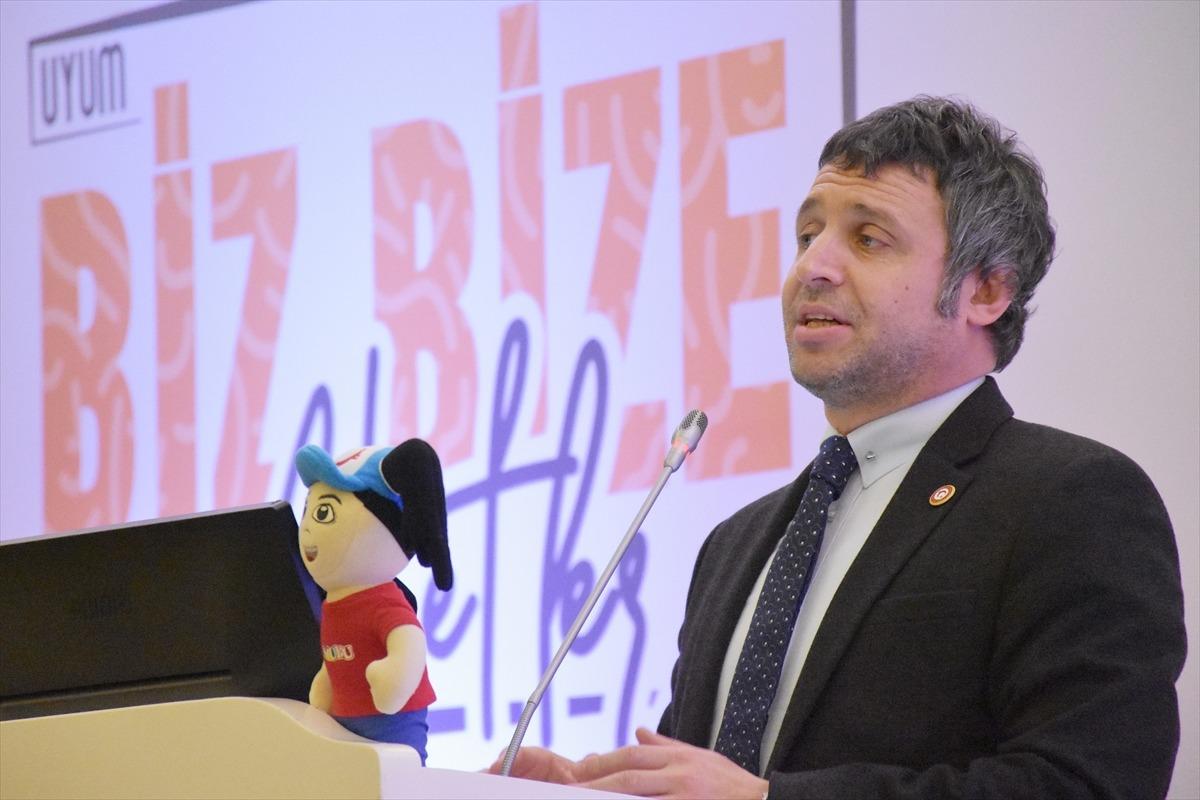 "12. Uyum Biz Bize Sohbetler" etkinliği Manisa'da d&uuml;zenlendi