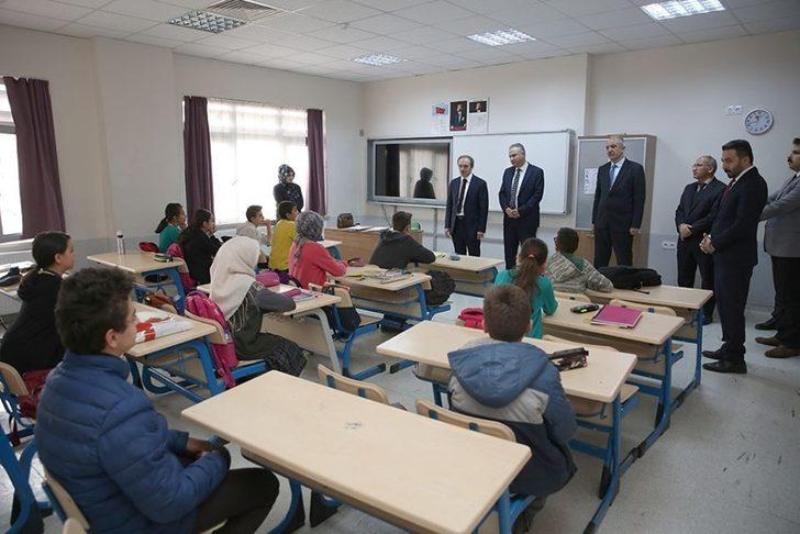 Vali Cüneyt Epcim, STEM atölyesinin açılışını gerçekleştirdi G3