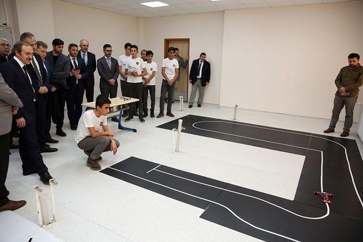 Vali Cüneyt Epcim, STEM atölyesinin açılışını gerçekleştirdi G4