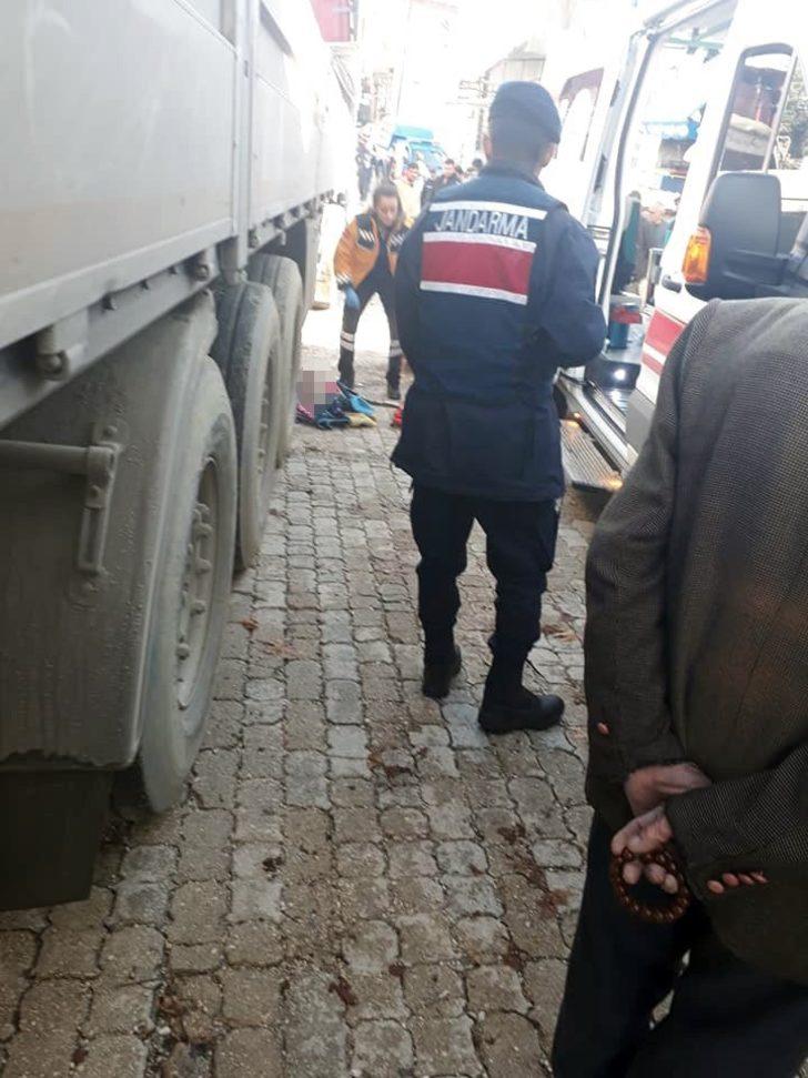 Tırın çarptığı yaşlı adam hayatını kaybetti G3