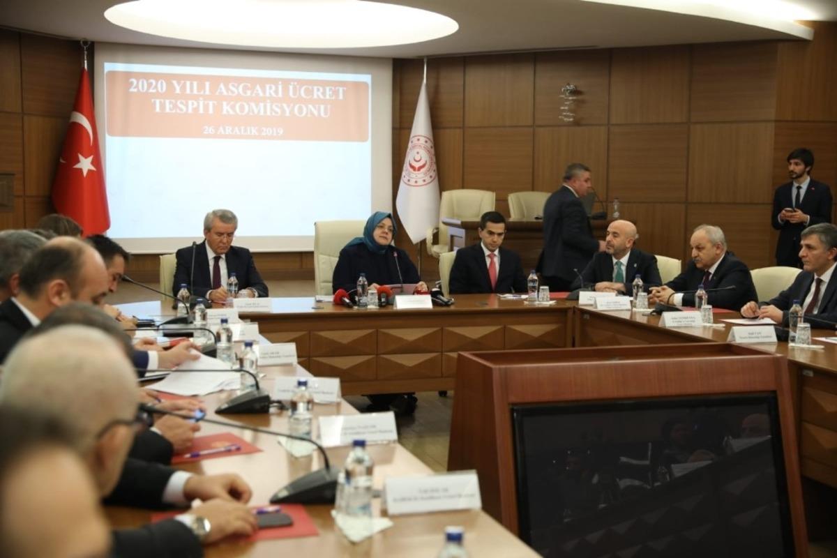 Bakan Sel&ccedil;uk asgari &uuml;creti a&ccedil;ıkladı