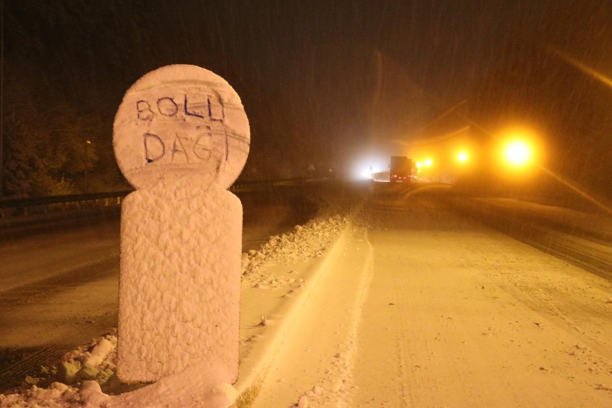 Bolu Dağı'nda kar yağışı etkisini artırdı! Ekiplerden art arda uyarı