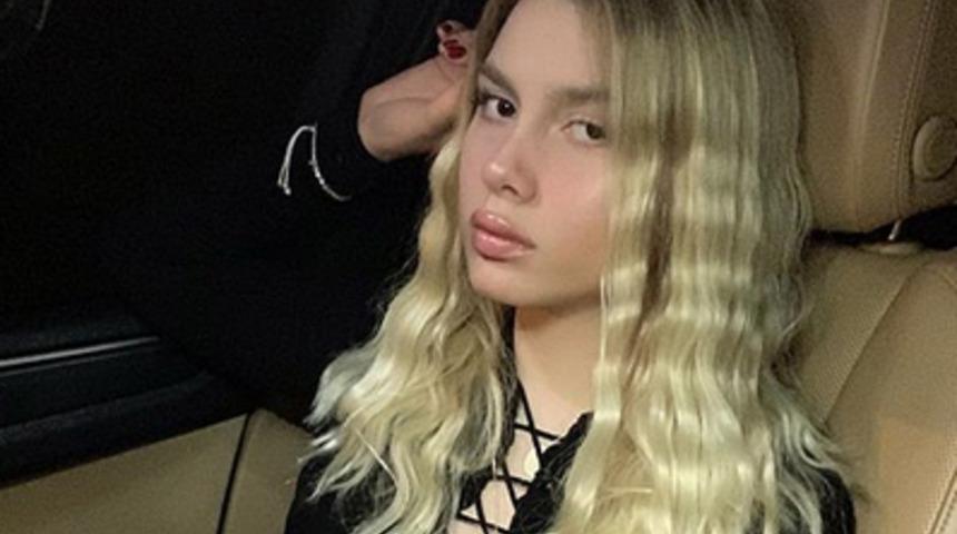 Aleyna Tilki mini elbisesiyle yılbaşı partisine damga vurdu!