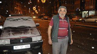 Afyonkarahisar'da etkili olan kar yağışı vatandaşları sevindirdi