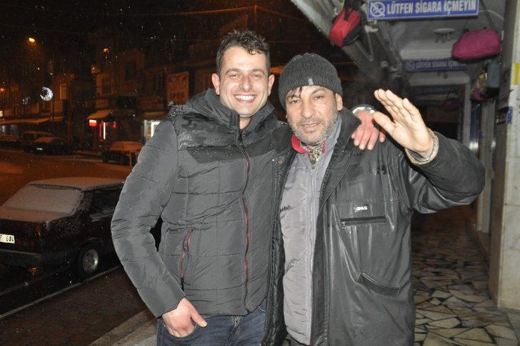 Afyonkarahisar'da etkili olan kar yağışı vatandaşları sevindirdi G3