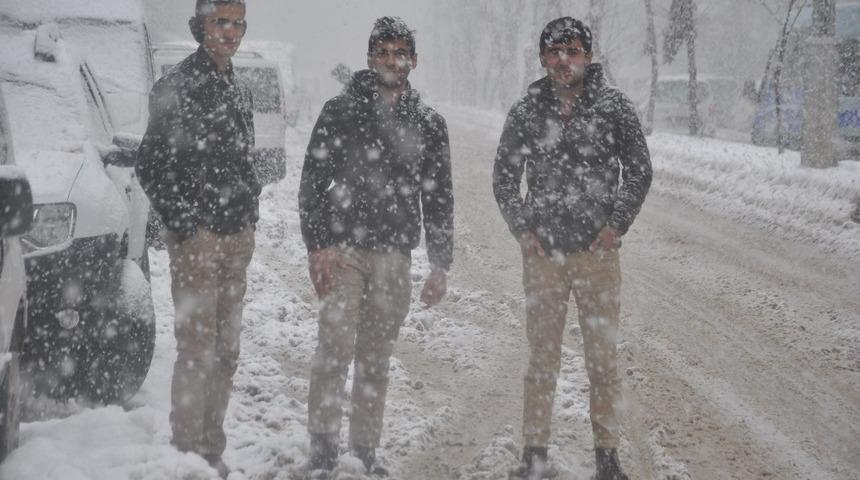 Yüksekova’da okullar tatil edildi