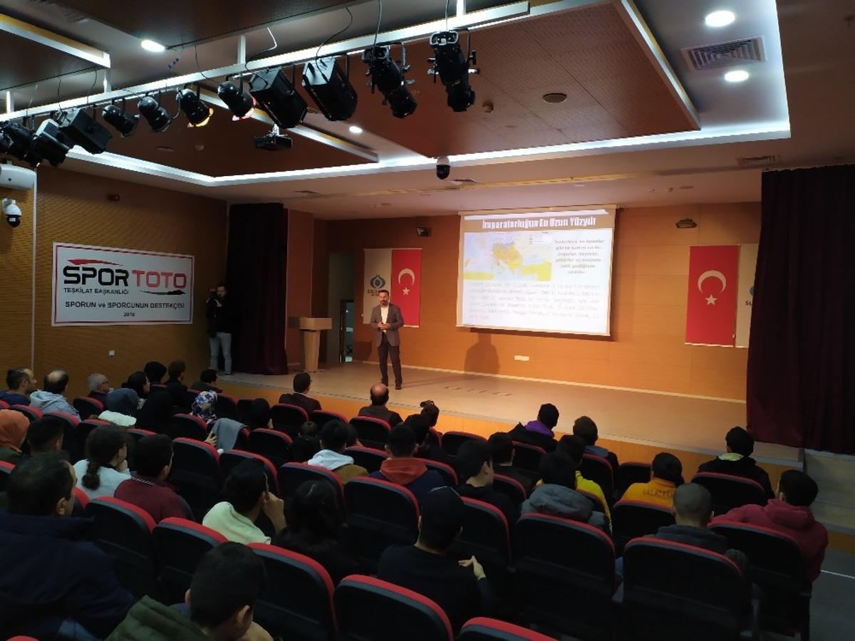 Mehmet Akif Ersoy Sultangazi&rsquo;de anıldı