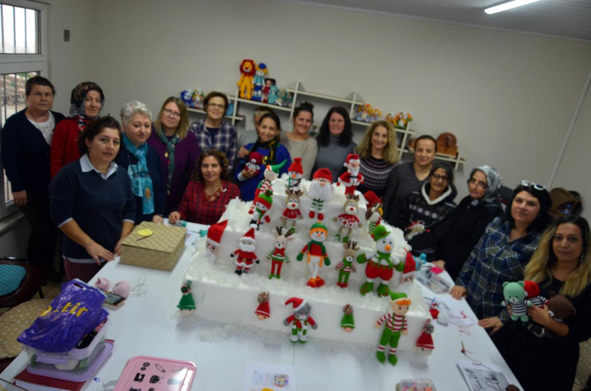 Kadınlardan Muş'un k&ouml;ylerindeki &ccedil;ocuklara i&ccedil; ısıtan yeni yıl hediyeleri