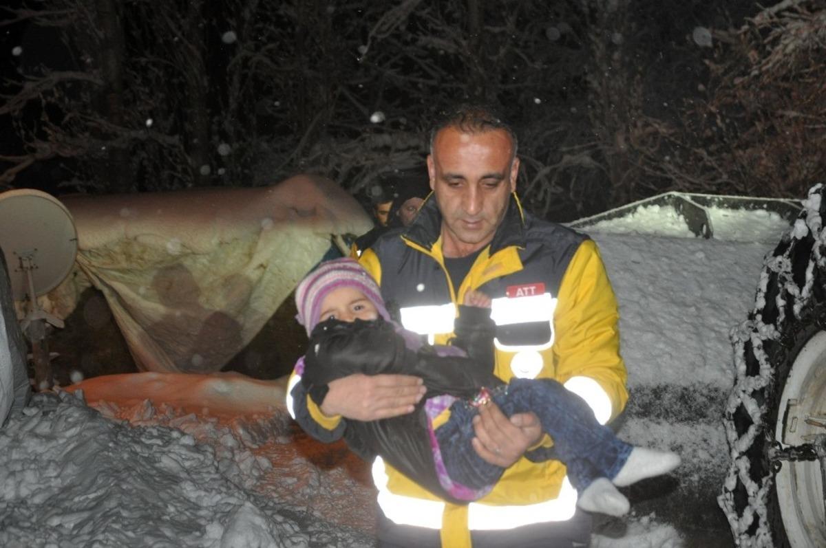 Y&uuml;ksekova&rsquo;da hasta kurtarma operasyonu