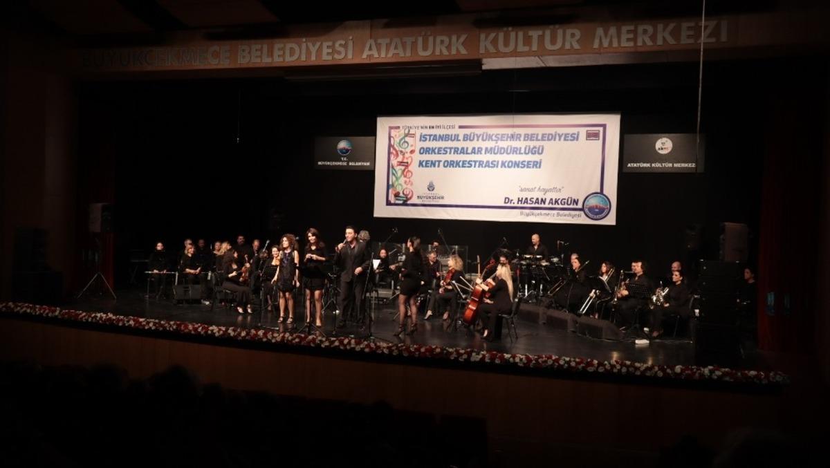 İBB Kent Orkestrası B&uuml;y&uuml;k&ccedil;ekmecelileri coşturdu