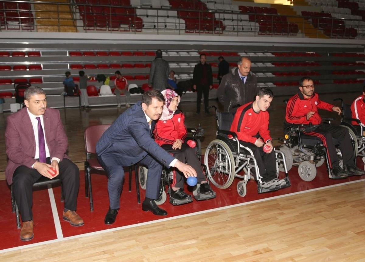 Sivas Valisi Salih Ayhan boccia oynadı