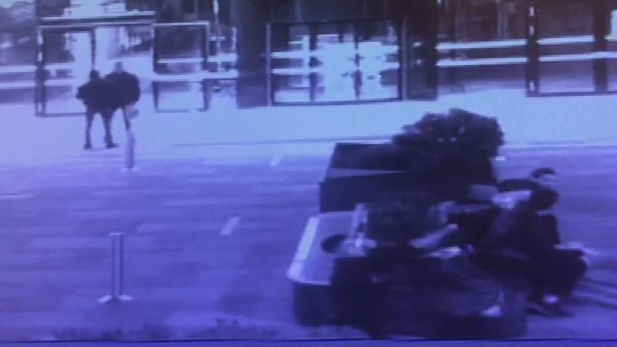 Esenyurt'ta tuvalet sırası kavgası! 3 kardeş bı&ccedil;aklandı