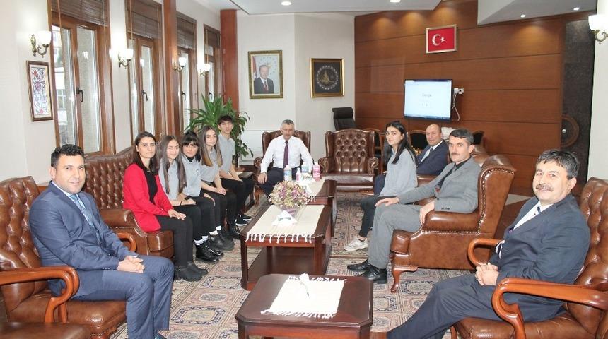 Eren Enerji Lisesi heyeti Vali Bektaş&rsquo;ı ziyaret etti