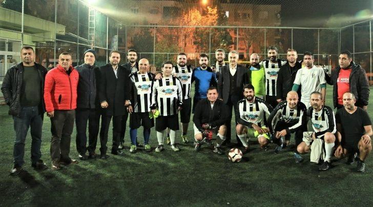 AK Partili Mustafa Savaş’tan gazetecilere baklava dopingi G2