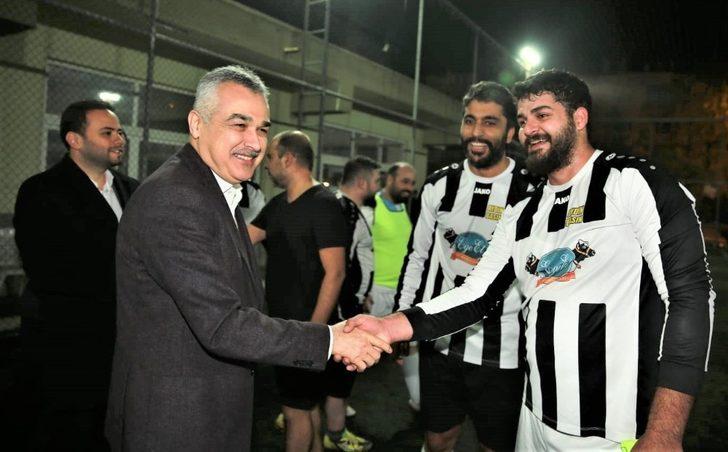 AK Partili Mustafa Savaş’tan gazetecilere baklava dopingi G3