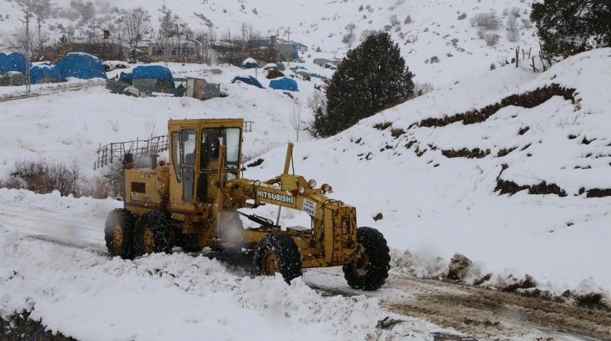Erzincan’da 5 köy yolu ulaşıma kapandı