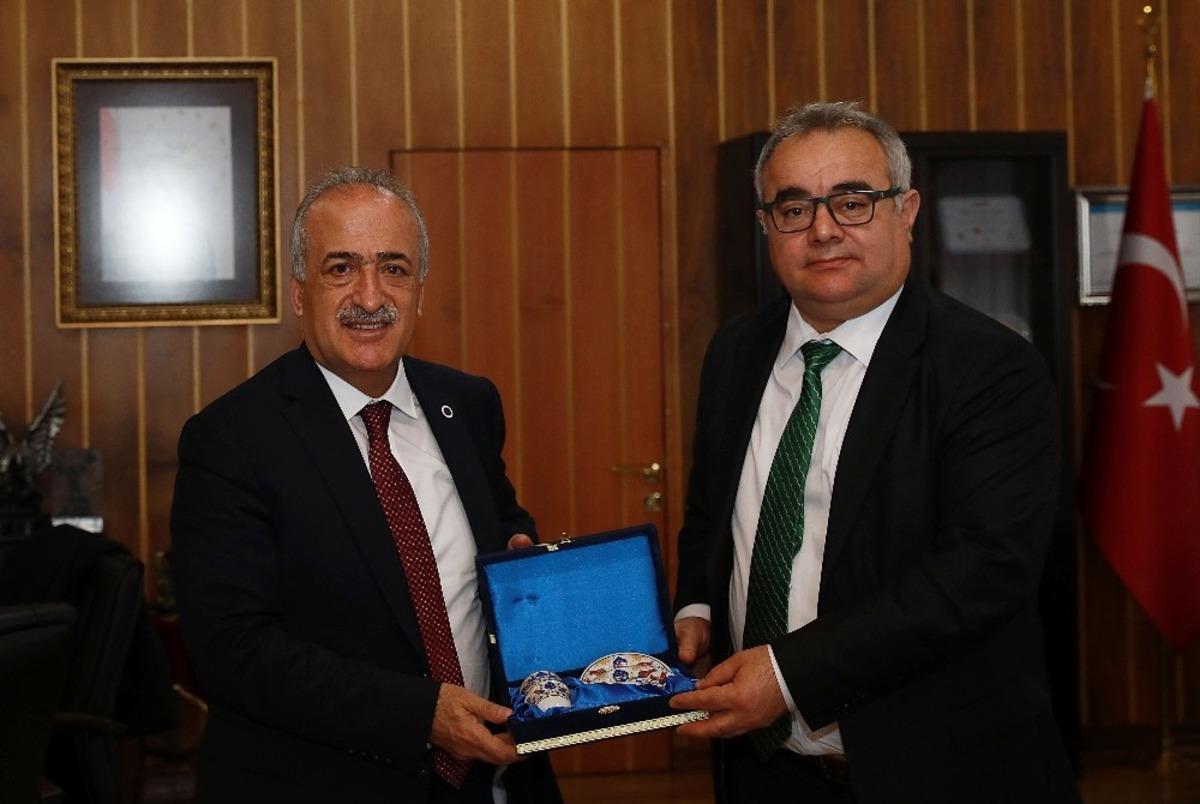 TUSAŞ &ldquo;Ar-Ge G&uuml;nleri&rdquo; Atat&uuml;rk &Uuml;niversitesi&rsquo;nde devam ediyor