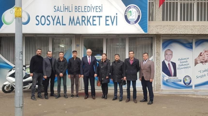 Salihli&rsquo;de &ouml;ğrencilerden sosyal markete anlamlı yardım