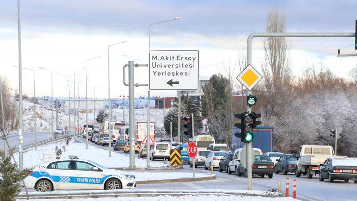 Burdur-Antalya karayolunda yol durumu! 5 kilometrelik araç kuyruğu oluştu G5