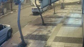 Manisa'da şiddetli fırtına çatıyı uçurdu! 