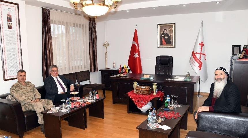 Vali Pekmez, S&uuml;ryani vatandaşların noel bayramını kutladı