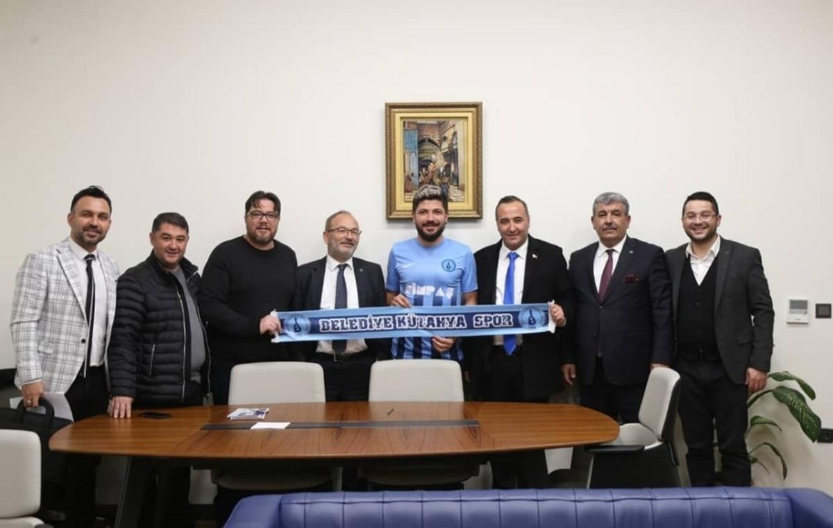 Belediye K&uuml;tahyaspor&rsquo;a yeni forvet