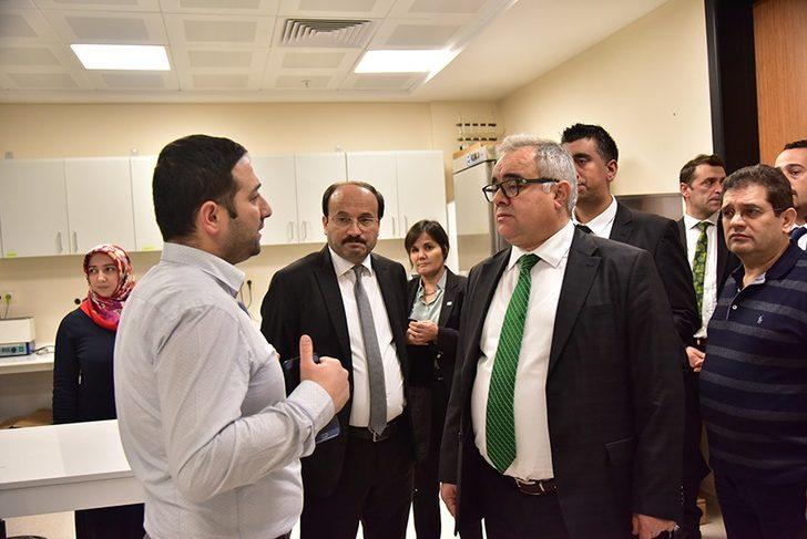 Rektör Çakmak ve TUSAŞ Başkanı Öztürk’ten ETÜ standına ziyaret G4