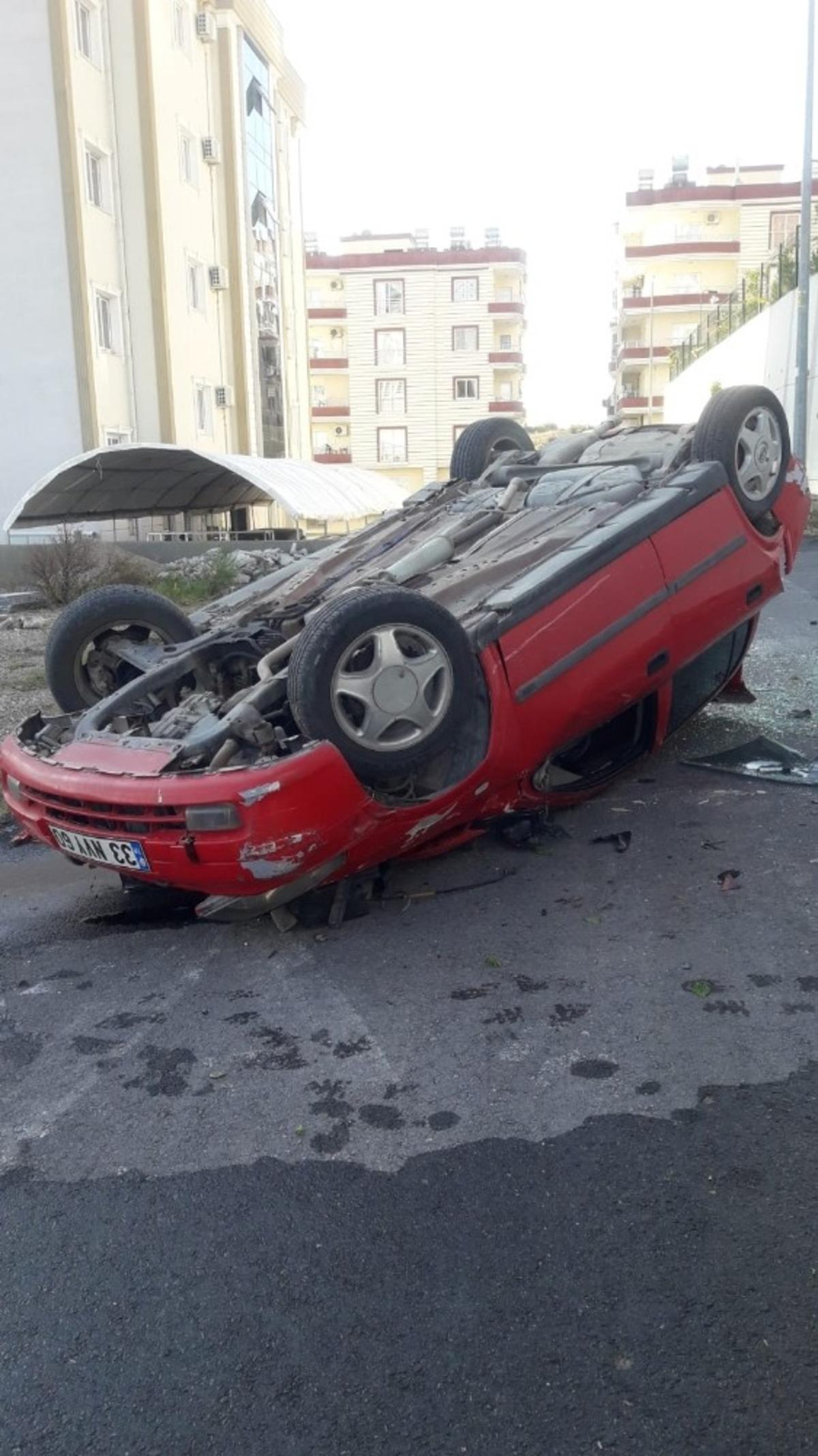 Otomobilini park ederken y&uuml;ksekten d&uuml;şen s&uuml;r&uuml;c&uuml; yaralandı