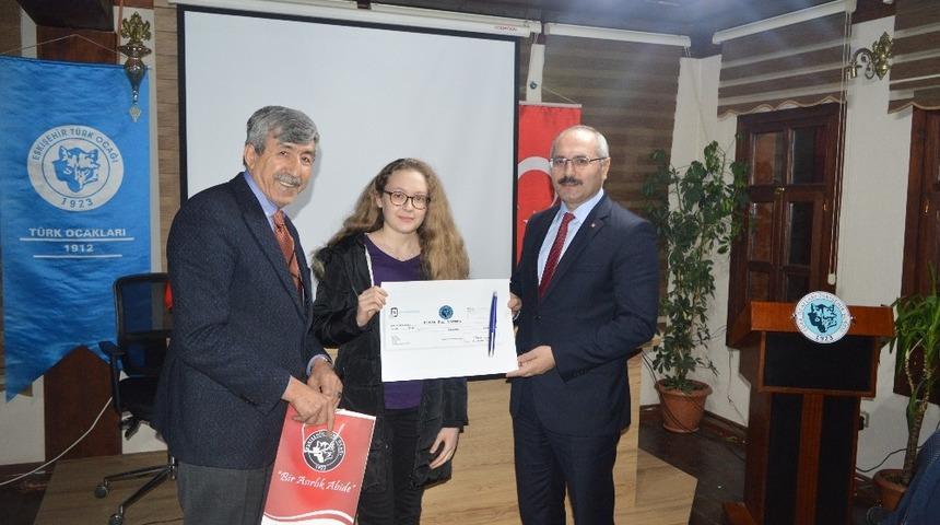 Hik&acirc;ye yarışmasında ikinci oldu