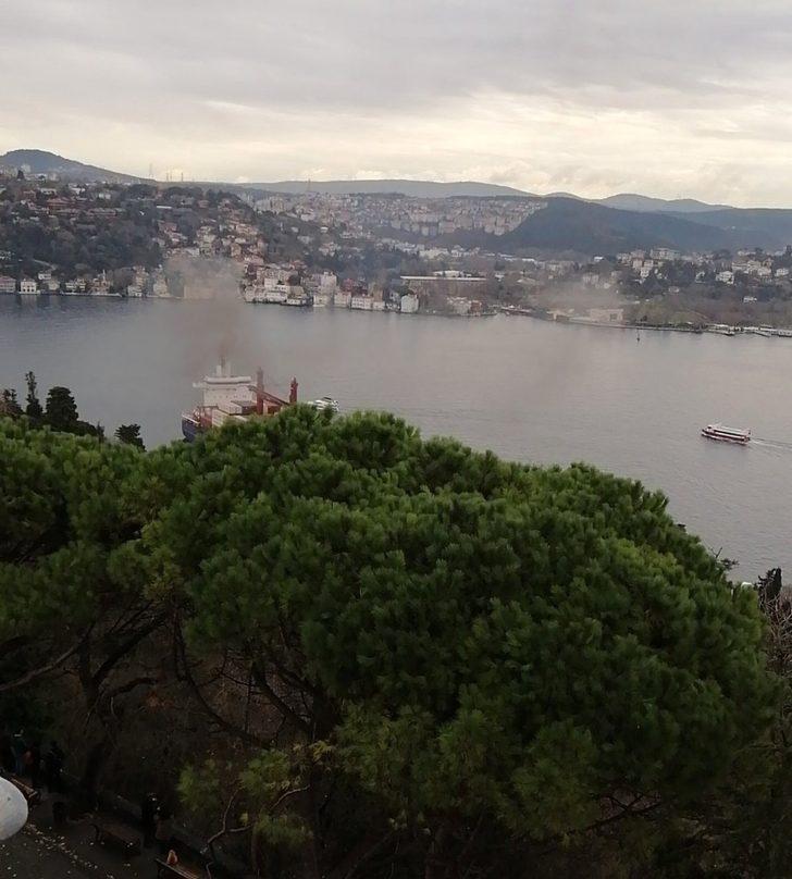 İstanbul Boğazı'nda yük gemisi karaya oturdu G2