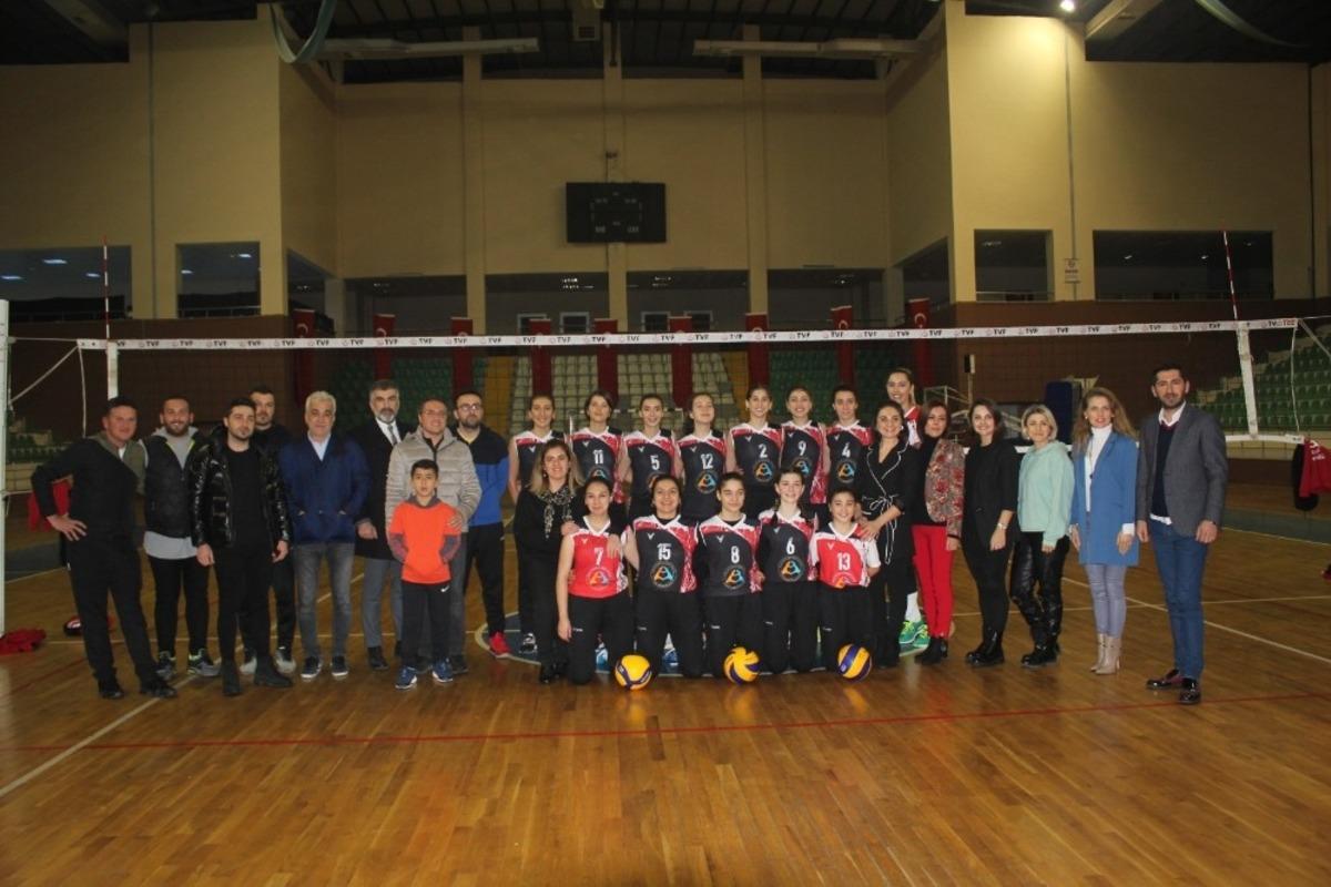 &Uuml;nye&rsquo;de Bayan Voleybol Takımı kuruldu