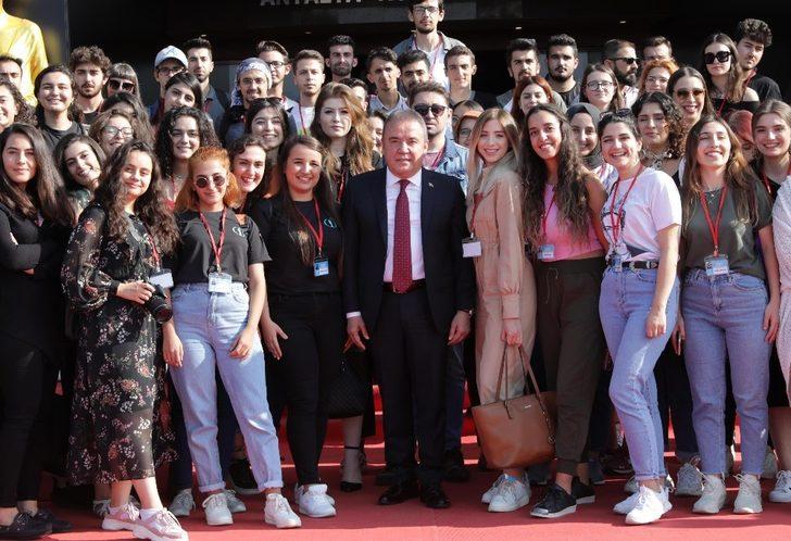 Lise mezunları 1 yıl daha toplu ulaşım indirimden yararlanacak G1