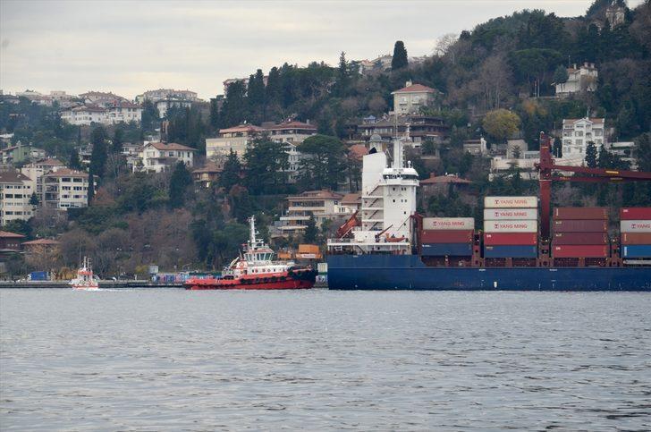 İstanbul Boğazı'nda karaya oturan yük gemisi kurtarıldı G1