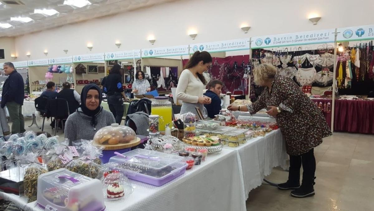 El emeği &uuml;r&uuml;nler fuarda satışa &ccedil;ıktı
