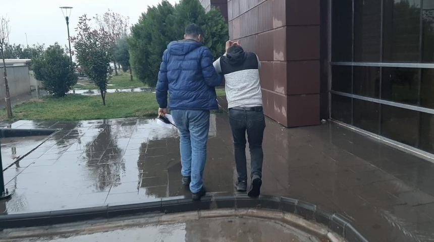 Hırsızlık su&ccedil;undan aranan şahıs yakalandı