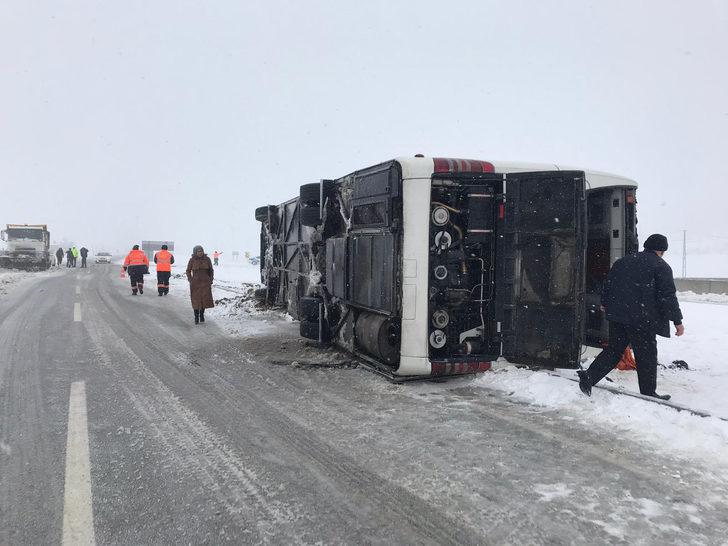Karaman'da yolcu otobüsü kaza yaptı! Yaralılar var G2