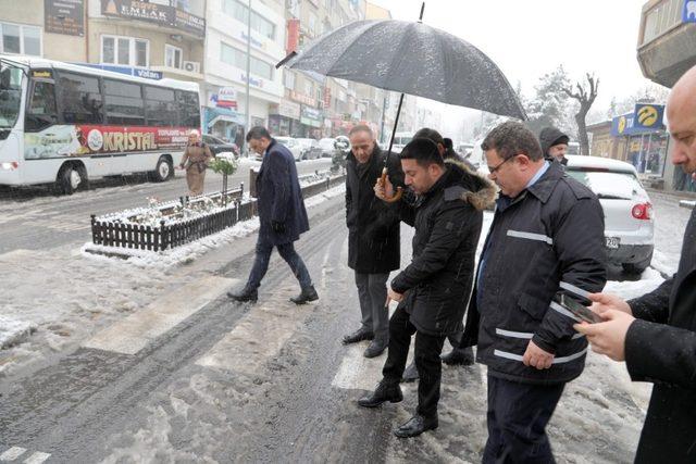 Başkan Arı, karla mücadele çalışmalarını inceledi