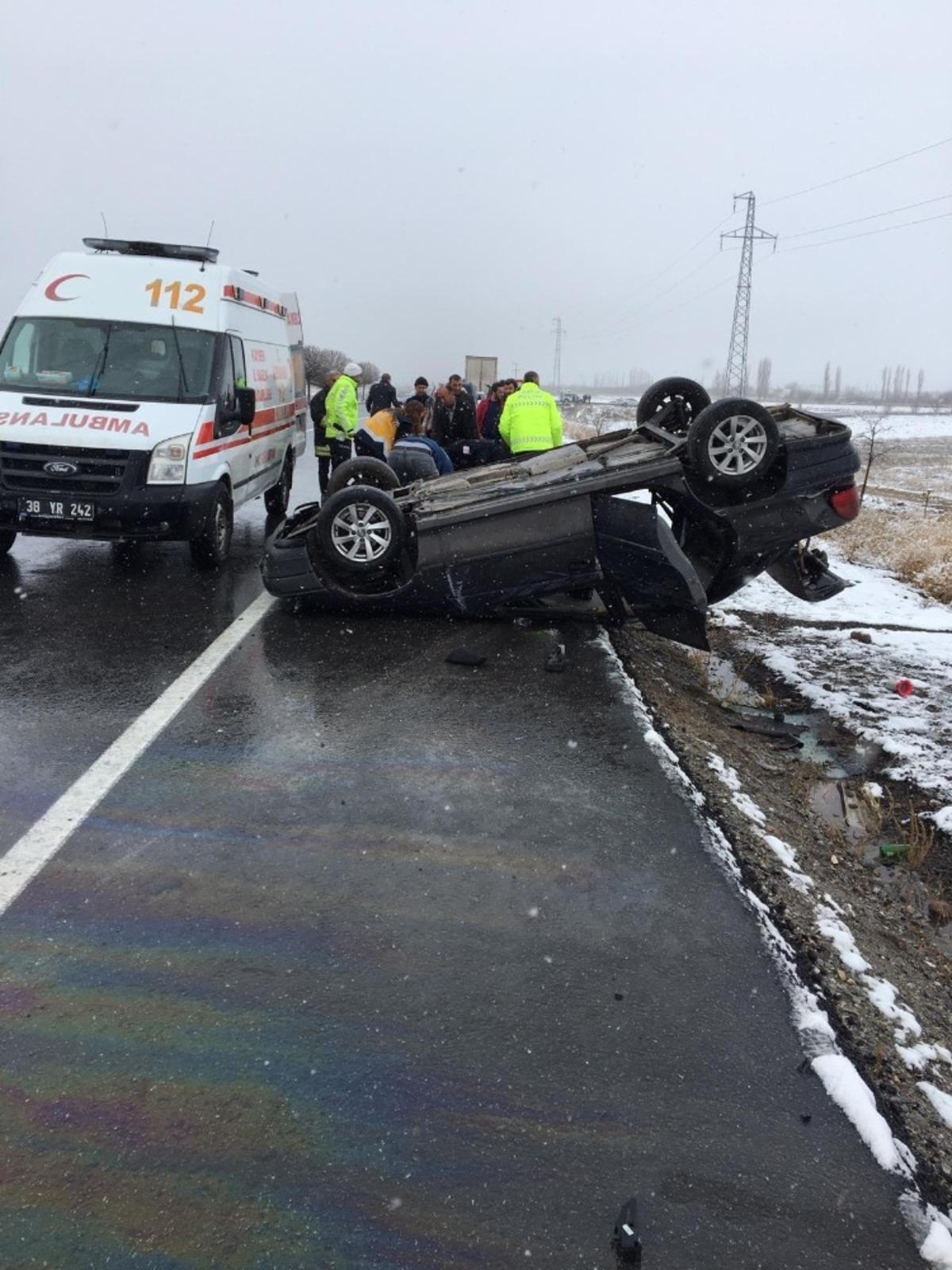 Otomobilin ters d&ouml;nd&uuml;ğ&uuml; kazada 3 kişi yaralandı